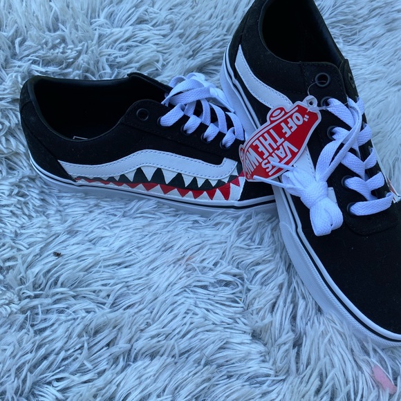 Custom Vans - Picture 4 of 6